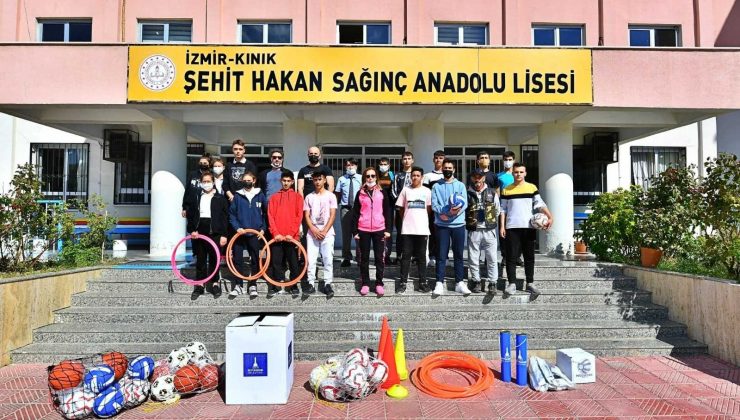 Büyükşehir’den 30 ilçede bin 500 okula spor desteği