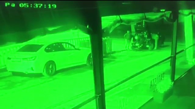 Çekmeköy ’de 25 kilogram bakır kabloların çalındığı anlar kamerada