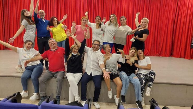 Çeşme Belediye Tiyatrosu çalışmalara başladı