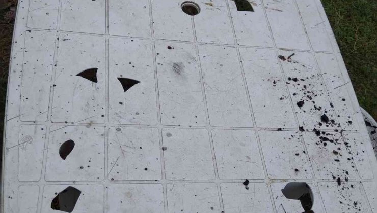 Ceviz büyüklüğünde yağan dolu tenteyi ve masayı delip geçti