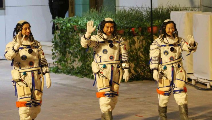 Çin, Shenzhou-13 insanlı uzay aracını uzaya fırlattı