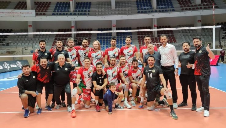 Cizre Belediyesi voleybol takımı çeyrek finalde