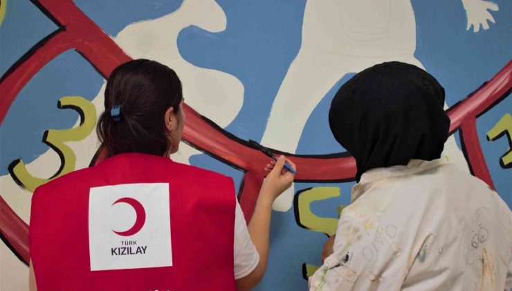 Cizre Kızılay gönüllüleri, ana okul duvarlarını boyadı