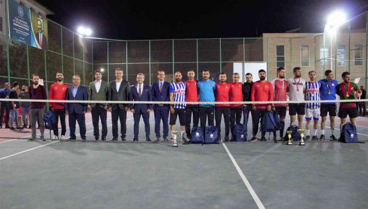 Cizre’de ayak tenisi turnuvası yapıldı