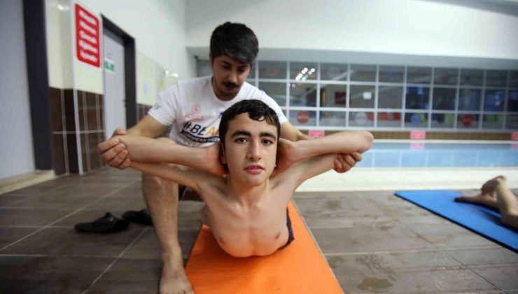 Çocuklar yüzerek ameliyattan kurtuluyor