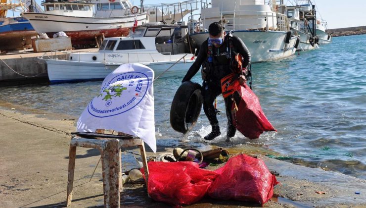 Denizden çıkarılan çöpler parkta sergilendi