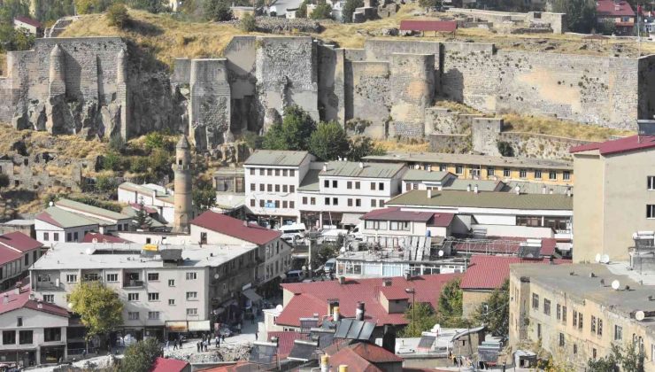 Dere üstündeki yapıların kaldırılmasıyla onlarca tarihi yapı gün yüzüne çıktı