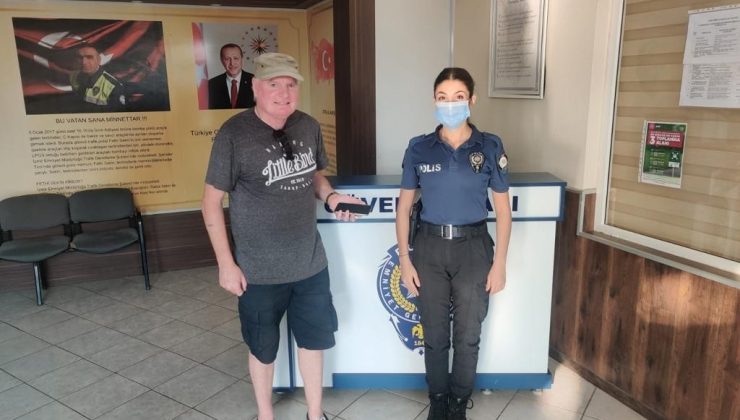 Didim Polisi telefonunu kaybeden İngiliz’e sosyal medyadan ulaştı