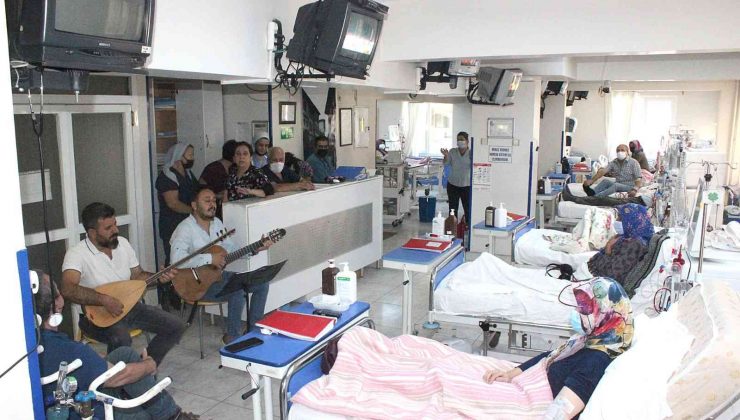 Diyaliz hastalarına müzikli terapi