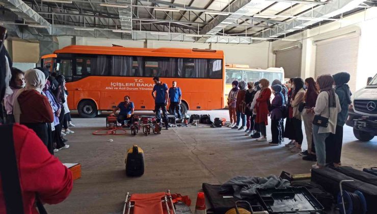 Diyarbakır’da kız yurdu öğrencilerine afet eğitimi