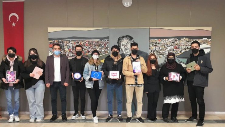 DPÜ Güzel Sanatlar Fakültesi öğrencilerine çizim tablet verildi