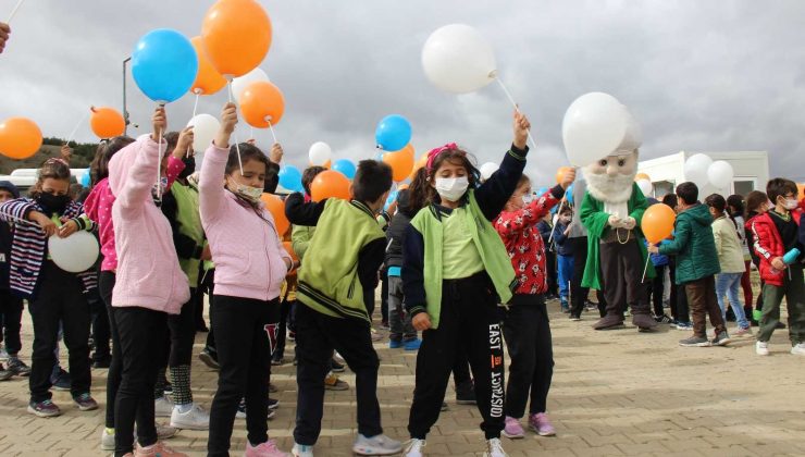 Dünya Hayvan Hakları Gününde çocuklara hayvan sevgisi aşılandı