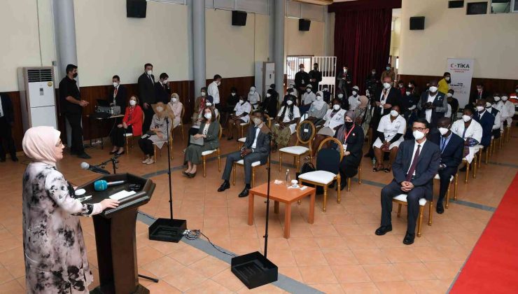 Emine Erdoğan: “Angola halkının birlik içinde yürüttüğü çalışmaları takdirle izliyoruz”