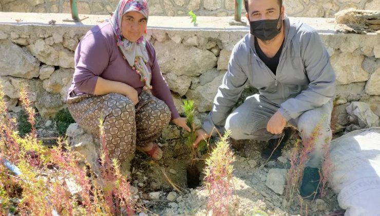 Engelli vatandaşlar adına fidan diktiler