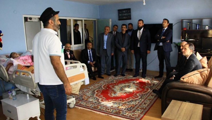 Erbakan’dan Mukaddes Akar’a ziyaret