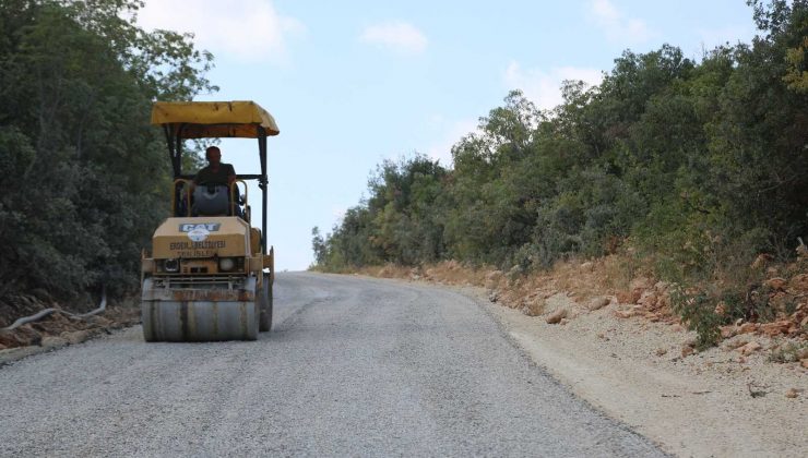 Erdemli’de yol çalışmaları devam ediyor