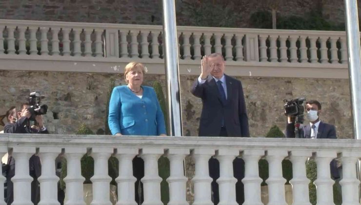 Erdoğan ve Merkel, Huber Köşkü balkonundan boğazı izledi