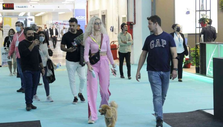 Evcil hayvanını alan Petzoo Eurasia Fuarı’na geldi