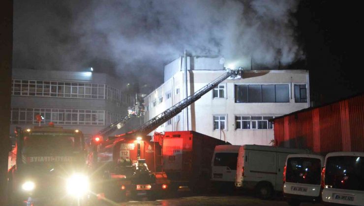 Eyüpsultan’da kumaş deposunda çıkan yangın söndürüldü