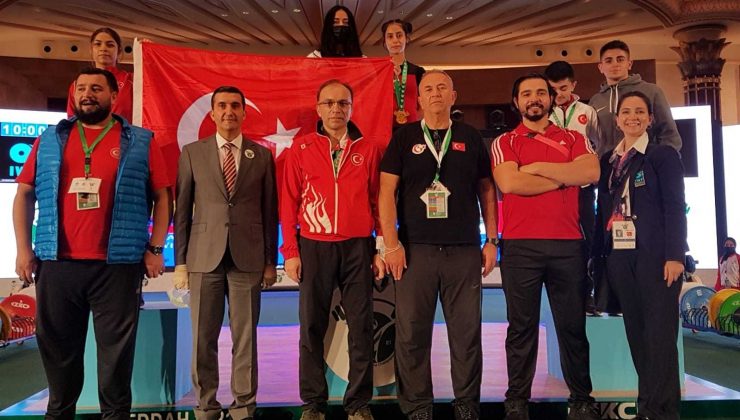 Ezgi Kılıç, rekor kırarak yıldızlar dünya şampiyonu oldu