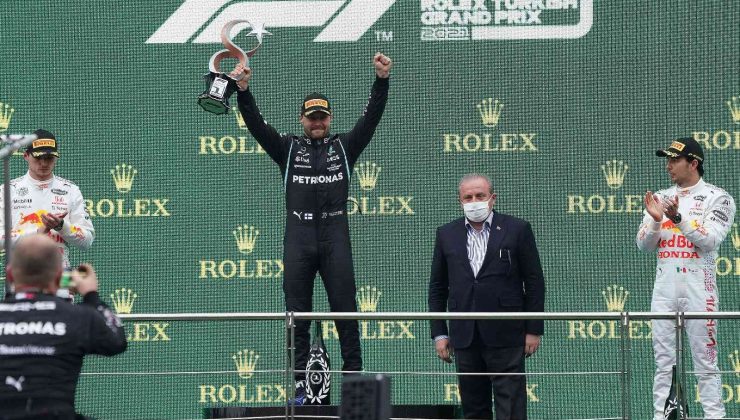 F1’de pilotlar kupalarını aldı