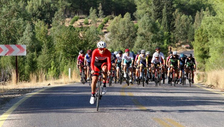 Fethiye Spor Festivali’nde gerçekleştirilen bisiklet yarışında heyecan doruğa çıktı