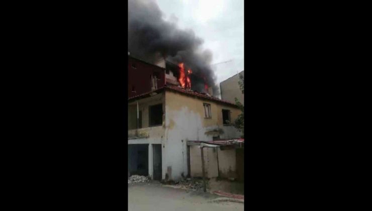 Fikirtepe’de kentsel dönüşüme giren binalarda kokutan yangın kamerada