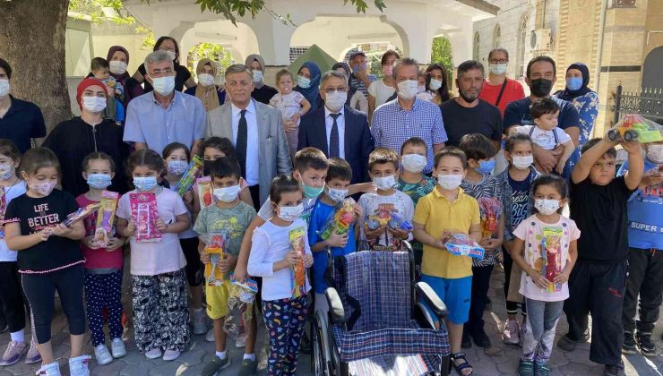 Finike’de ilkokul öğrencilerden “Mavi Kapak” projesine destek