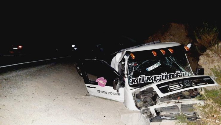 Antalya’da çekici şarampole yuvarlandı