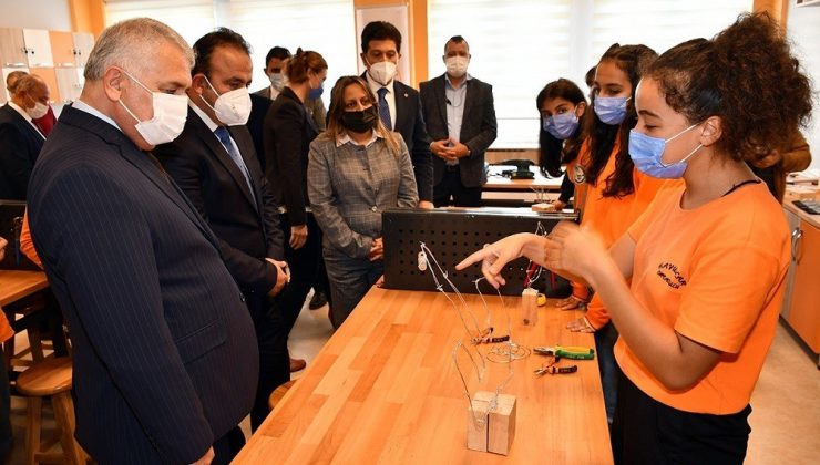 Geleceğin bilişimcileri, müzisyenleri ve sporcularını yetiştirecek atölyeler açıldı