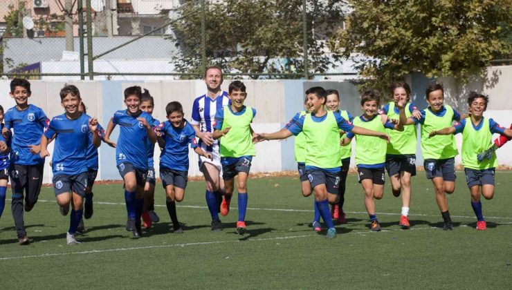 Genç vekil formayı giydi, çocuklarla idmana çıktı