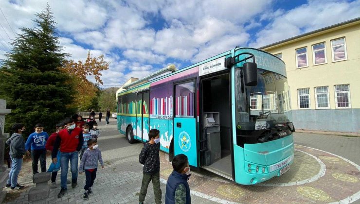 Gezici Kütüphane öğrencilerle buluştu