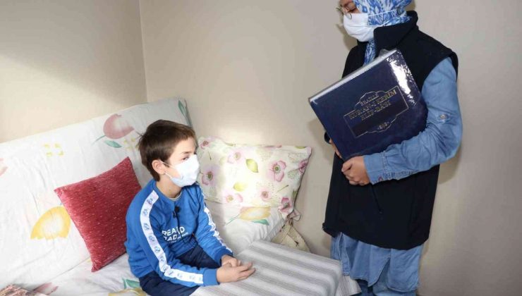 Görme engelli Ziya’ya özel basılmış Elif-Ba