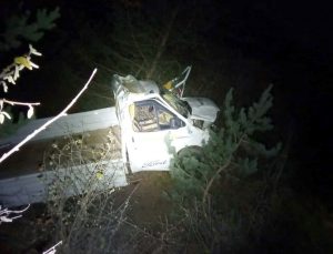 Gümüşhane’de kamyonet uçuruma yuvarlandı: 2 ölü, 1 yaralı