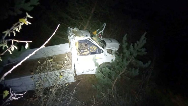 Gümüşhane’de kamyonet uçuruma yuvarlandı: 2 ölü, 1 yaralı