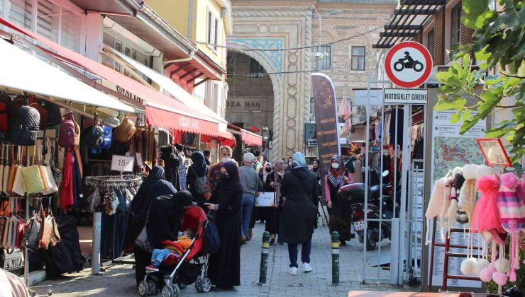 Güneş açtı, Bursalılar çarşıya akın etti