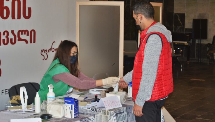 Gürcistan halkı yerel seçim için sandık başında