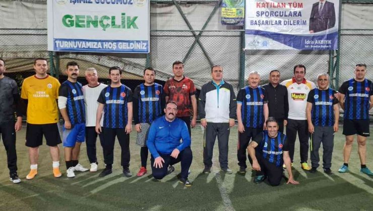 Hakkari’de protokol gösteri maçı yaptı