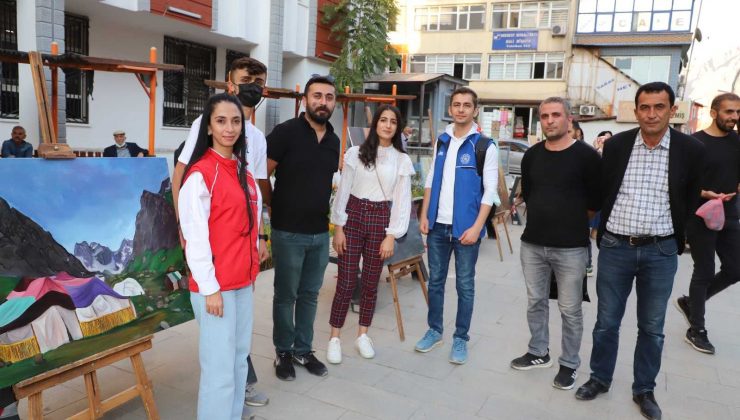 Hakkarili gençlerin yağlı boya resimleri beğeni topladı