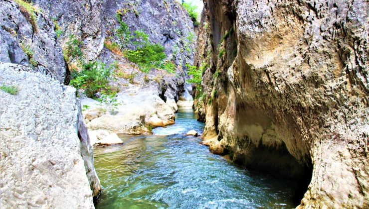 Hançer Kanyonu görenleri hayran bırakıyor