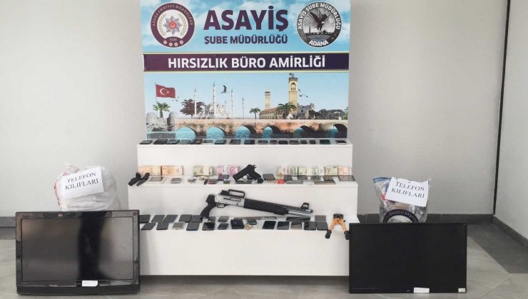 Hırsızların evinden servet çıktı