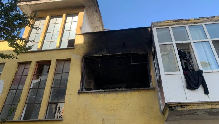 İkamette meydana gelen yangında bir oda küle döndü