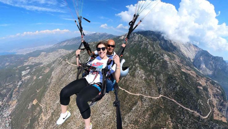’İlklerin Kadını’ Yasemin Adar yamaç paraşütüyle atladı