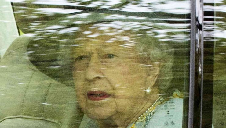 İngiltere Kraliçesi II. Elizabeth ’yılın yaşlısı’ ödülünü reddetti