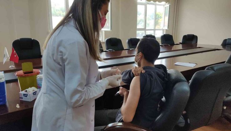 İpsala’da üniversite öğrencileri için aşı standı kuruldu