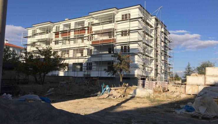 İskeleden düşen işçi hastanelik oldu