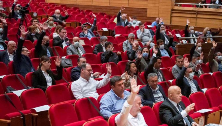 İzmir Büyükşehir Meclisinde depremzedeleri sevindiren karar