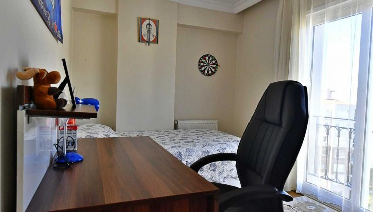 İzmir’de öğrencilere evler de yürekler de açıldı