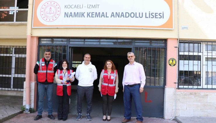 İzmit Belediyesi’nden okullara hijyen paketi desteği