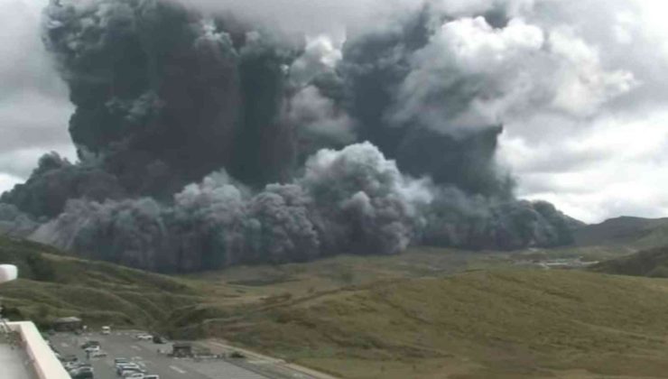 Japonya’da volkanik hareketlilik alarmı: Aso Yanardağı’nda patlama meydana geldi